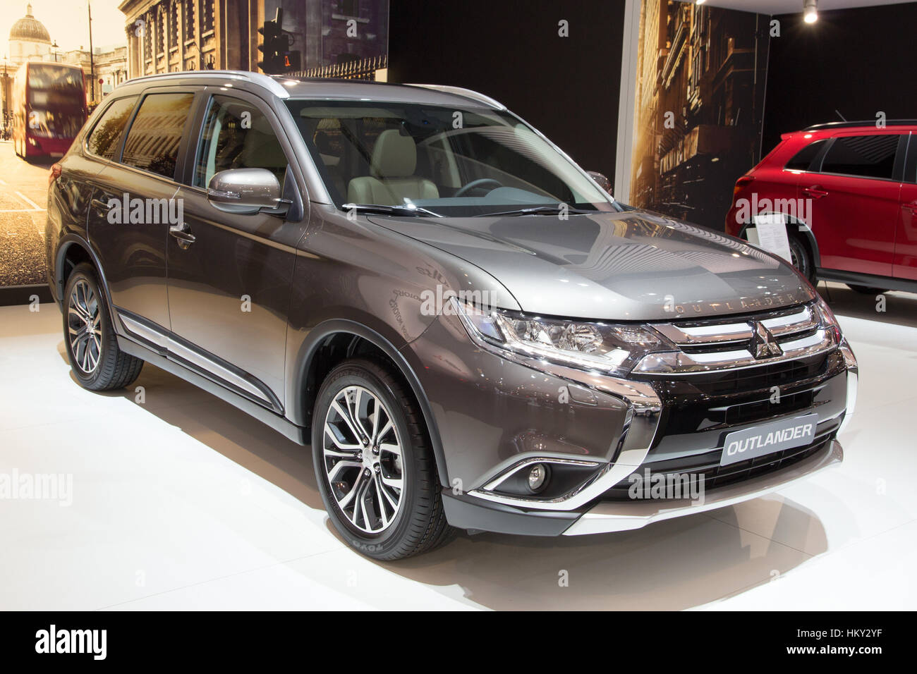 Brüssel - 12. Januar 2016: Mitsubishi Outlander PHEV auf dem Display auf dem Brüsseler Autosalon. Stockfoto