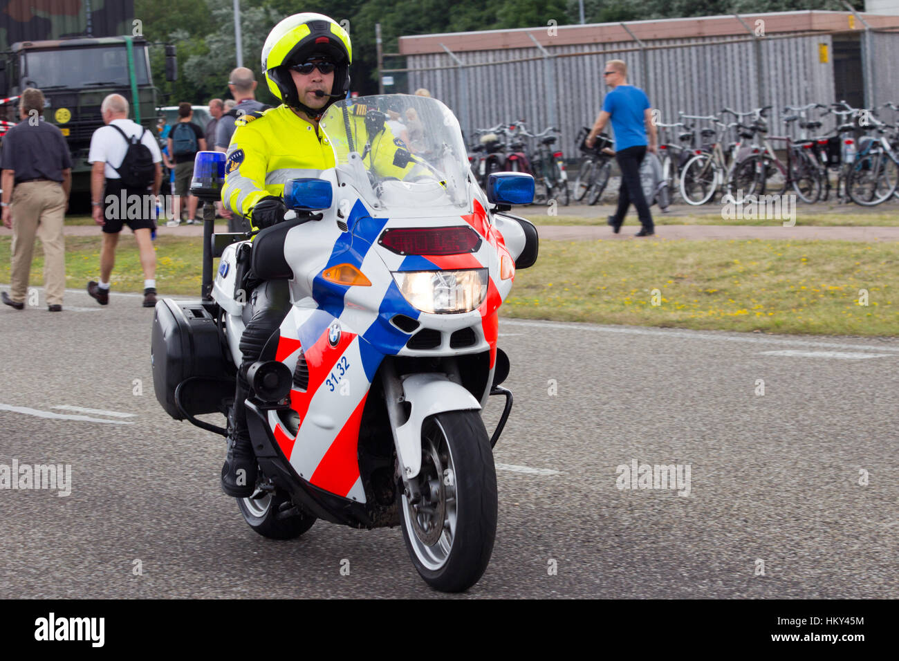 DEN HELDER, Niederlande - 7.Juli: Niederländische Polizei Motorrad anwesend während der niederländischen Marine-Tage am 7. Juli 2012 in Den Helder, Niederlande Stockfoto
