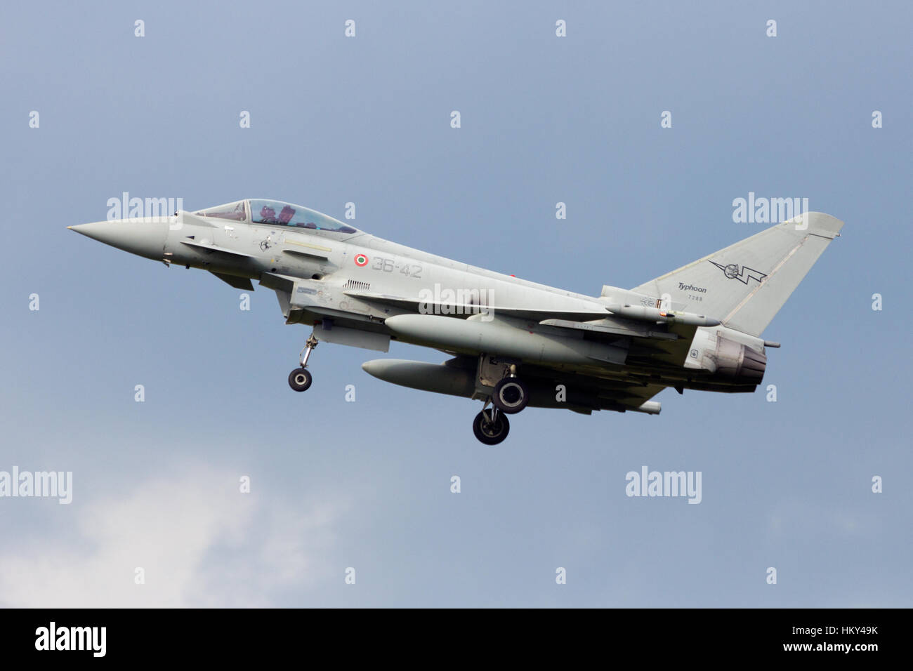 VOLKEL, Niederlande - SEP 25: Eine italienische Luftwaffe Eurofighter Typhoon Landung auf Volkel Airbase am Sep 25, 2014 in Volkel, Niederlande. Stockfoto
