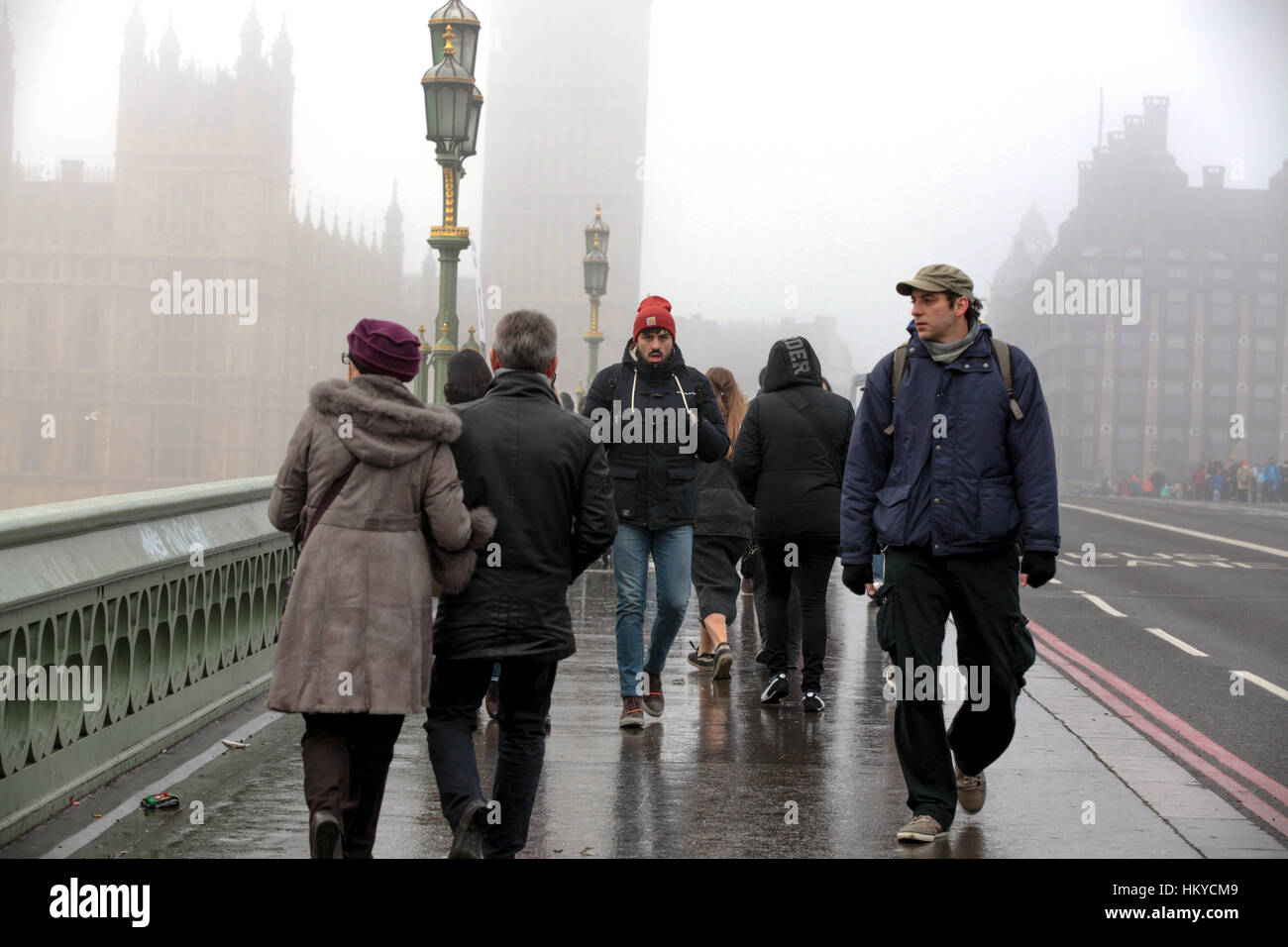 Dichter Nebel in London.Big Ben, Houses of Parliament und London Eye kaum sichtbar.  Wo: London, Vereinigtes Königreich bei: Kredit-30. Dezember 2016: Dinendra Haria/WENN.com Stockfoto