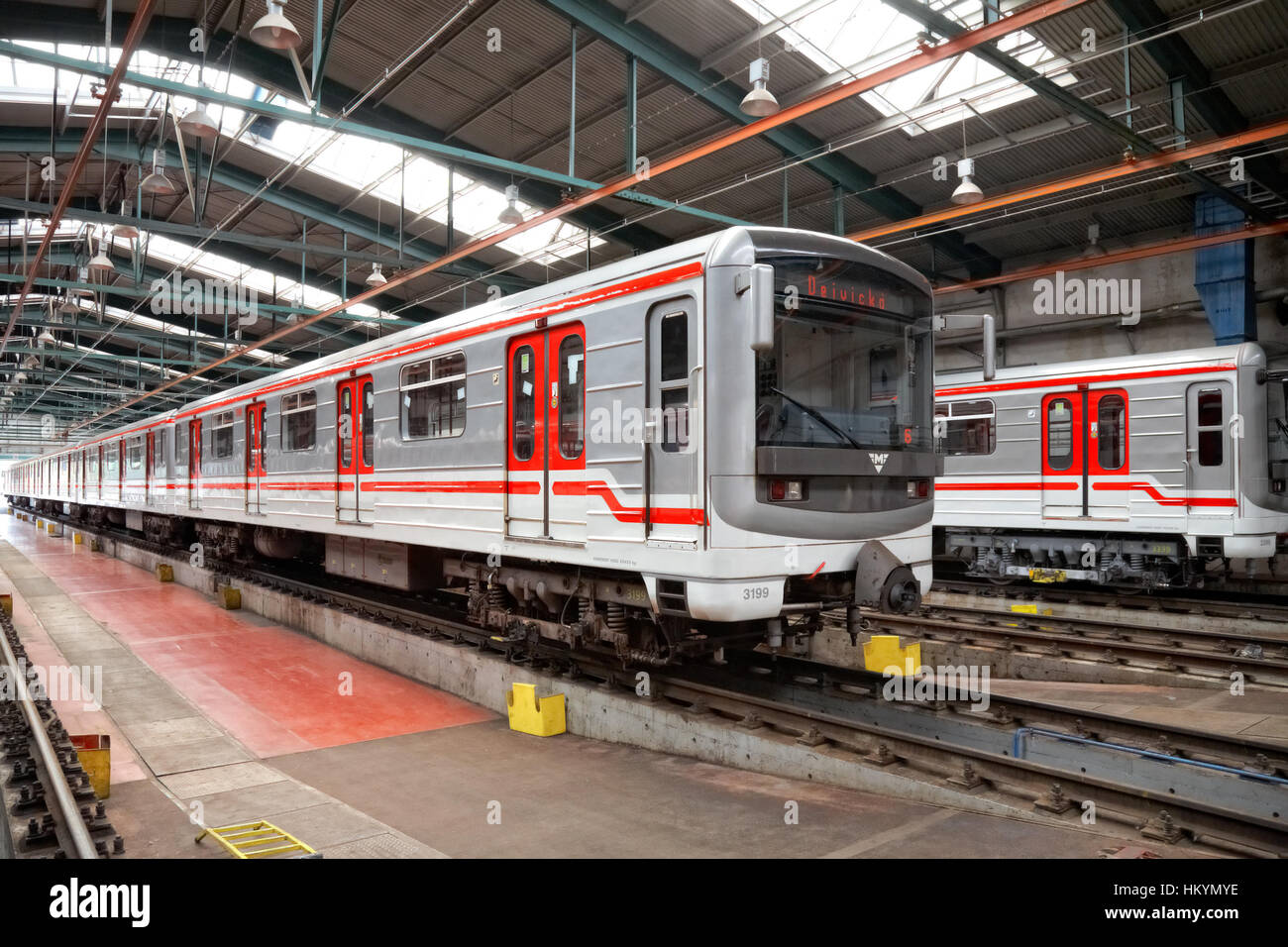 Prag, Tschechien - 17.September: Modernisierte u-Bahn Züge 81-71M im Depot Hostivař am Tag der offenen Tür in Verkehrsunternehmen der Hauptstadt Prag auf S Stockfoto