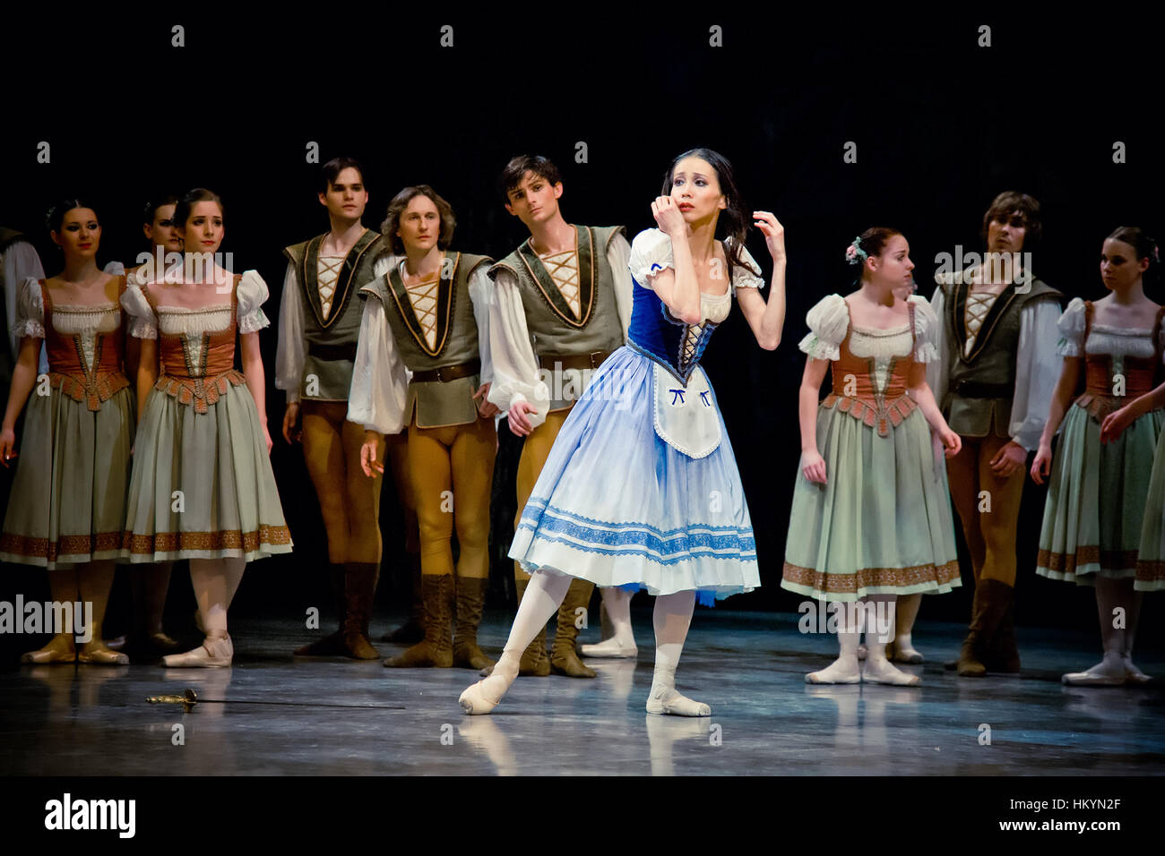 Prag, Tschechien - APRIL 6: Der Prager Staatsoper Ballett-Ensemble präsentiert die traditionelle Version von Giselle am 6. April 2011 in Prag Stockfoto