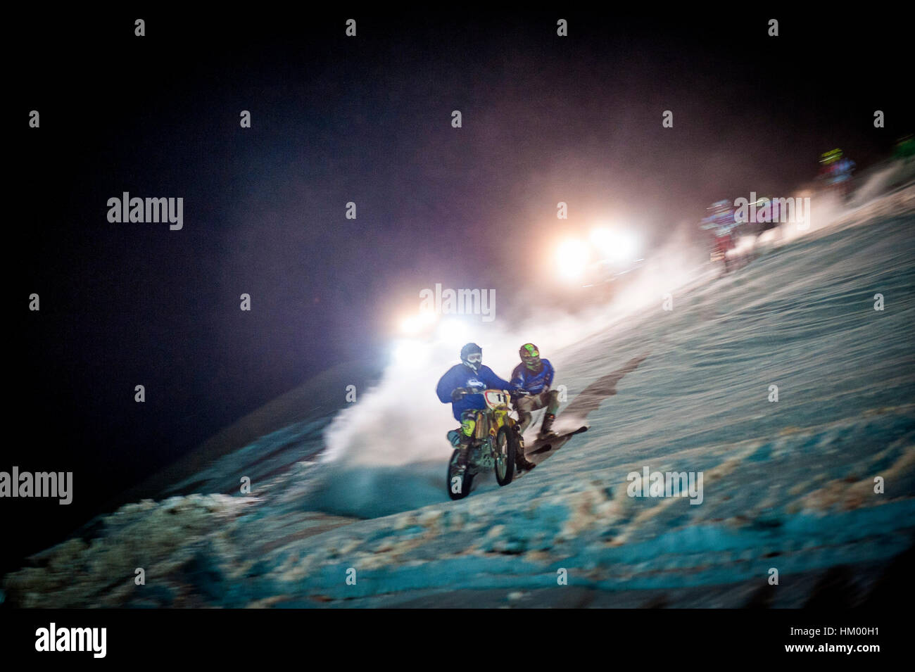 Nacht Motorrad Skijöring Event bei Reichling, Bayern, Germany Stockfoto