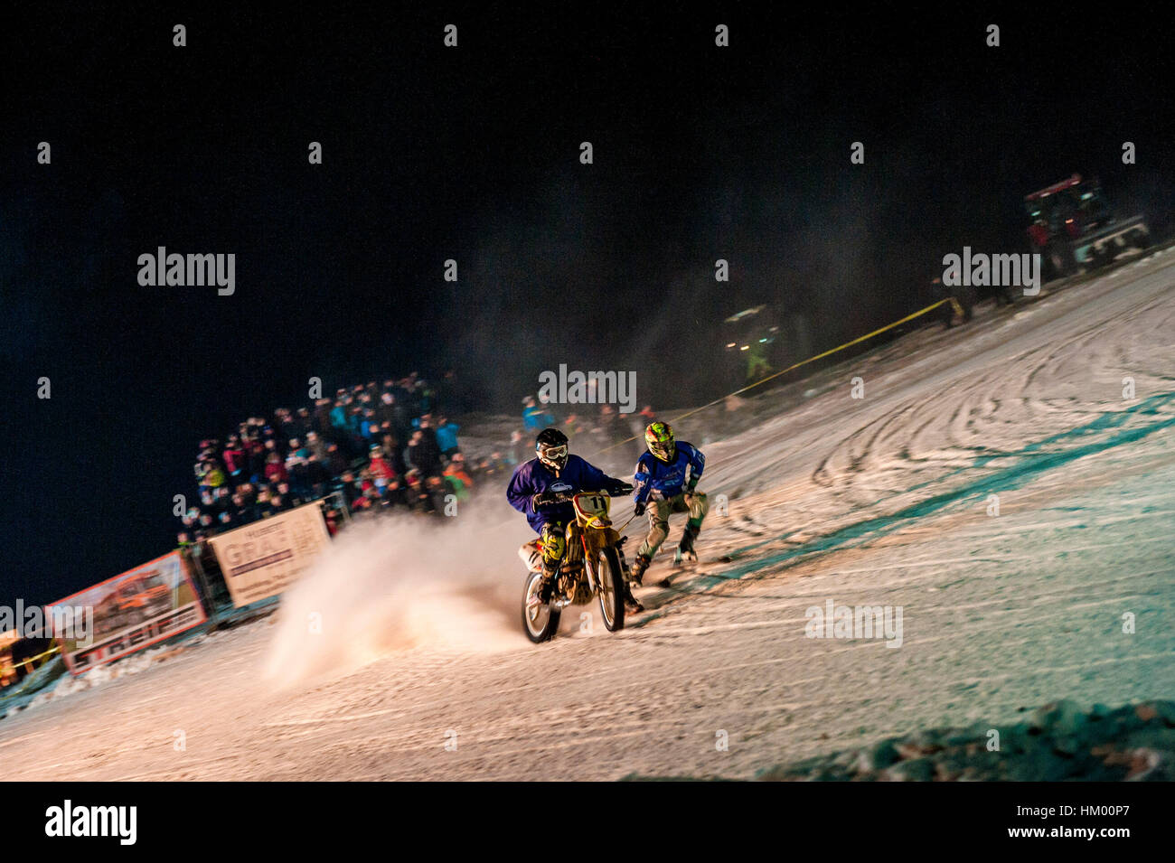 Nacht Motorrad Skijöring Event bei Reichling, Bayern, Germany Stockfoto