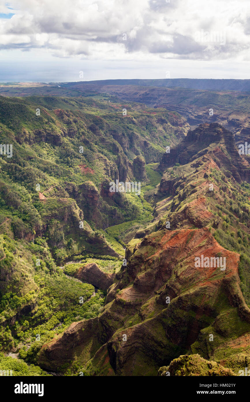 Luftaufnahme des Waimea Canyon auf Kauai, Hawaii, USA. Stockfoto