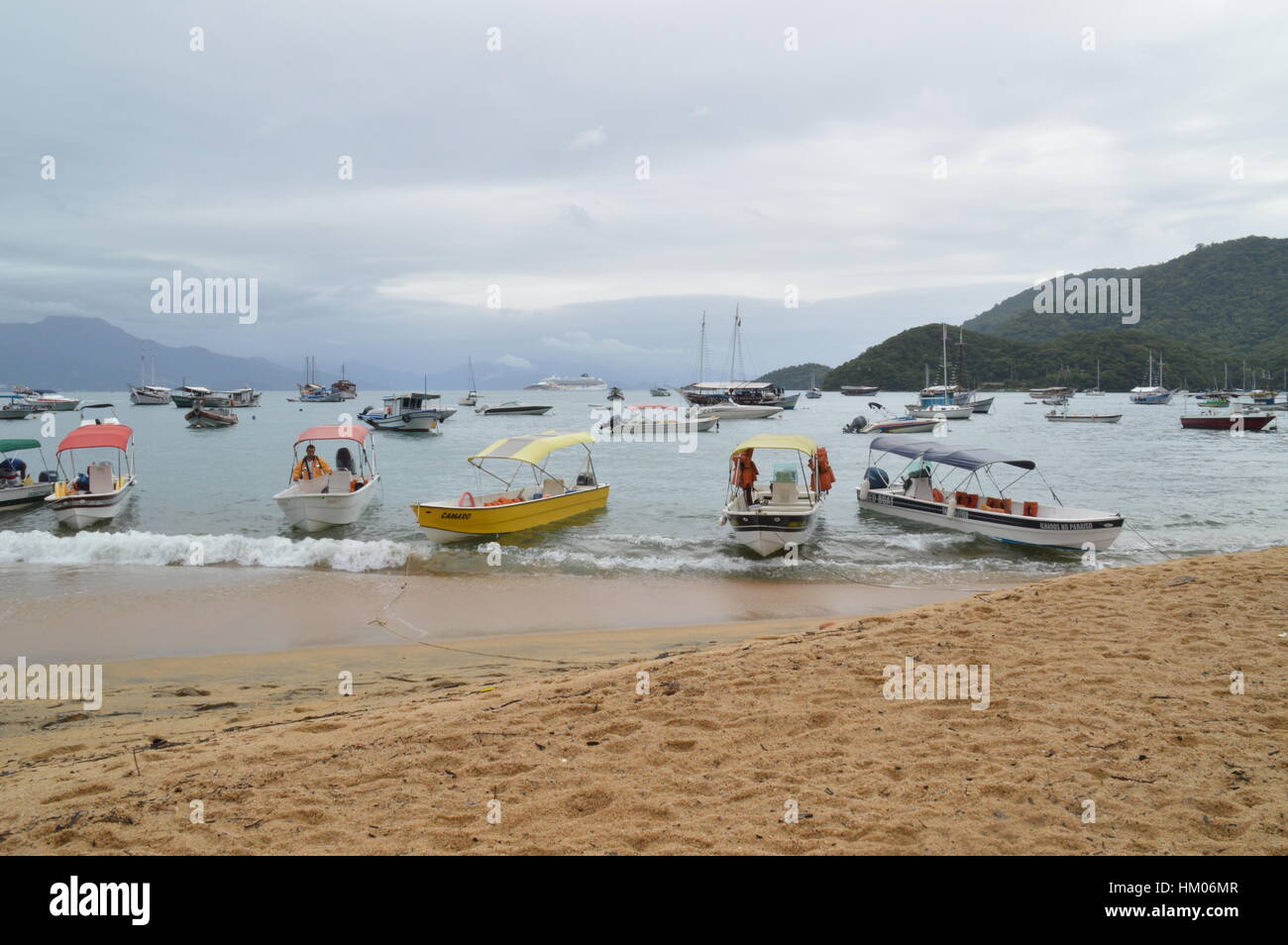 Einen herrlichen Blick auf die Insel Ilha Grande (Grosse Insel), der Gemeinde von Angra dos Reis, vor der Küste von Rio deJaneiro in Brasilien Stockfoto