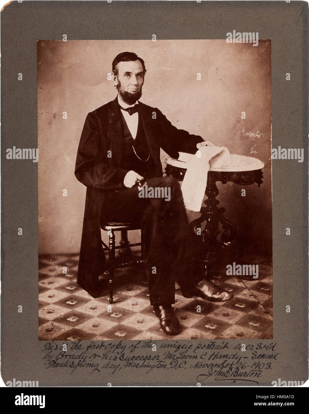 Das Gemälde Lincoln O-70 von Gardner aus dem Jahr 1863 zeigt die frühen Entwicklungen der amerikanischen Luftfahrt. Es zeigt die Lincoln O-70, die für ihre experimentelle Konstruktion im späten 19. Jahrhundert bekannt ist und einen wichtigen Moment in der Fluggeschichte darstellt. Stockfoto