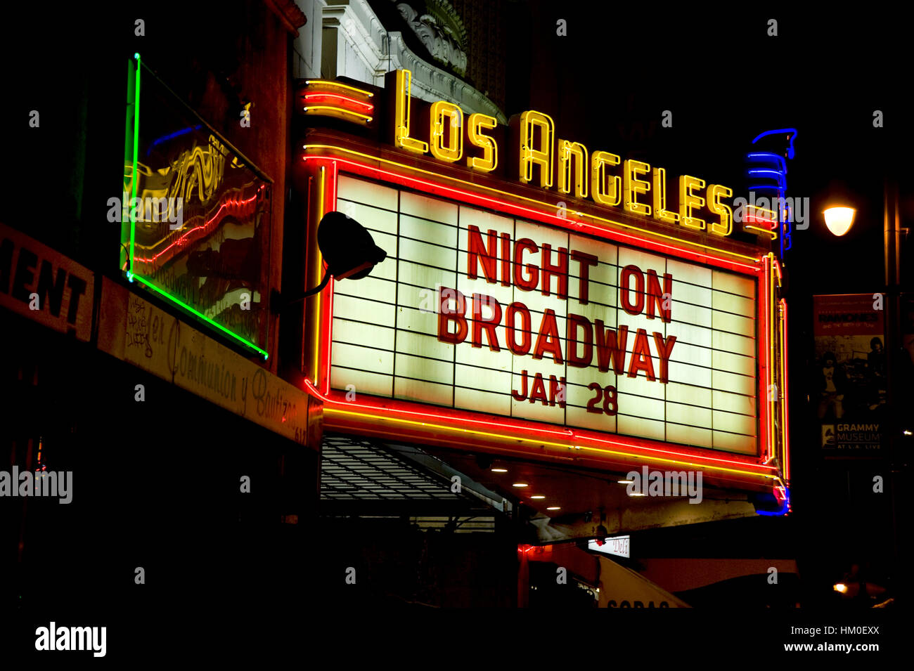 Neon Sign Festzelt für das Los Angeles Theater am Broadway in der Innenstadt von Los Angeles Stockfoto