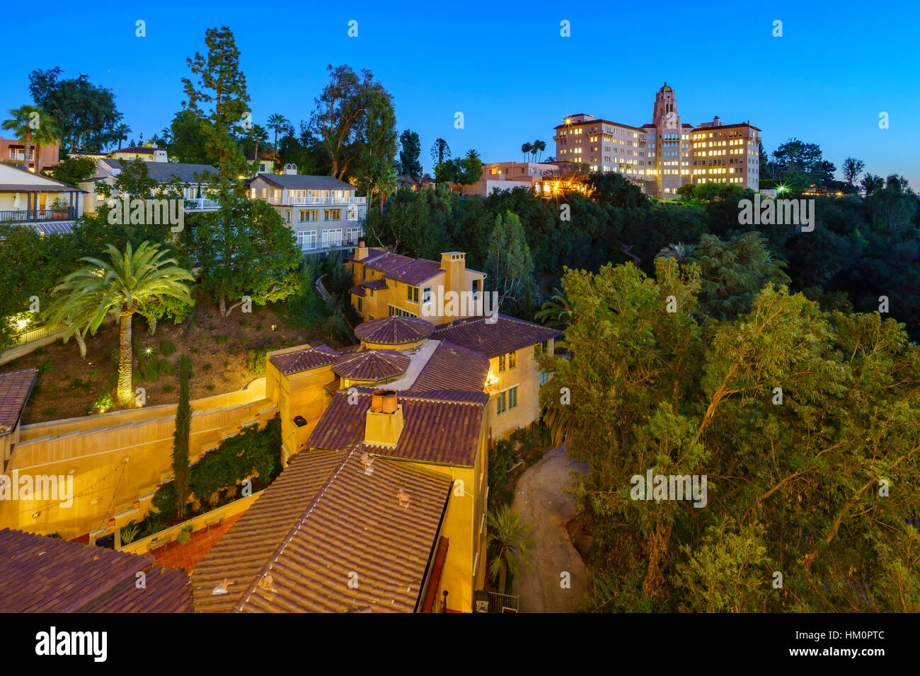 Twilight-Blick auf das Richard H. Chambers Gerichtsgebäude in Pasadena, Kalifornien, USA Stockfoto