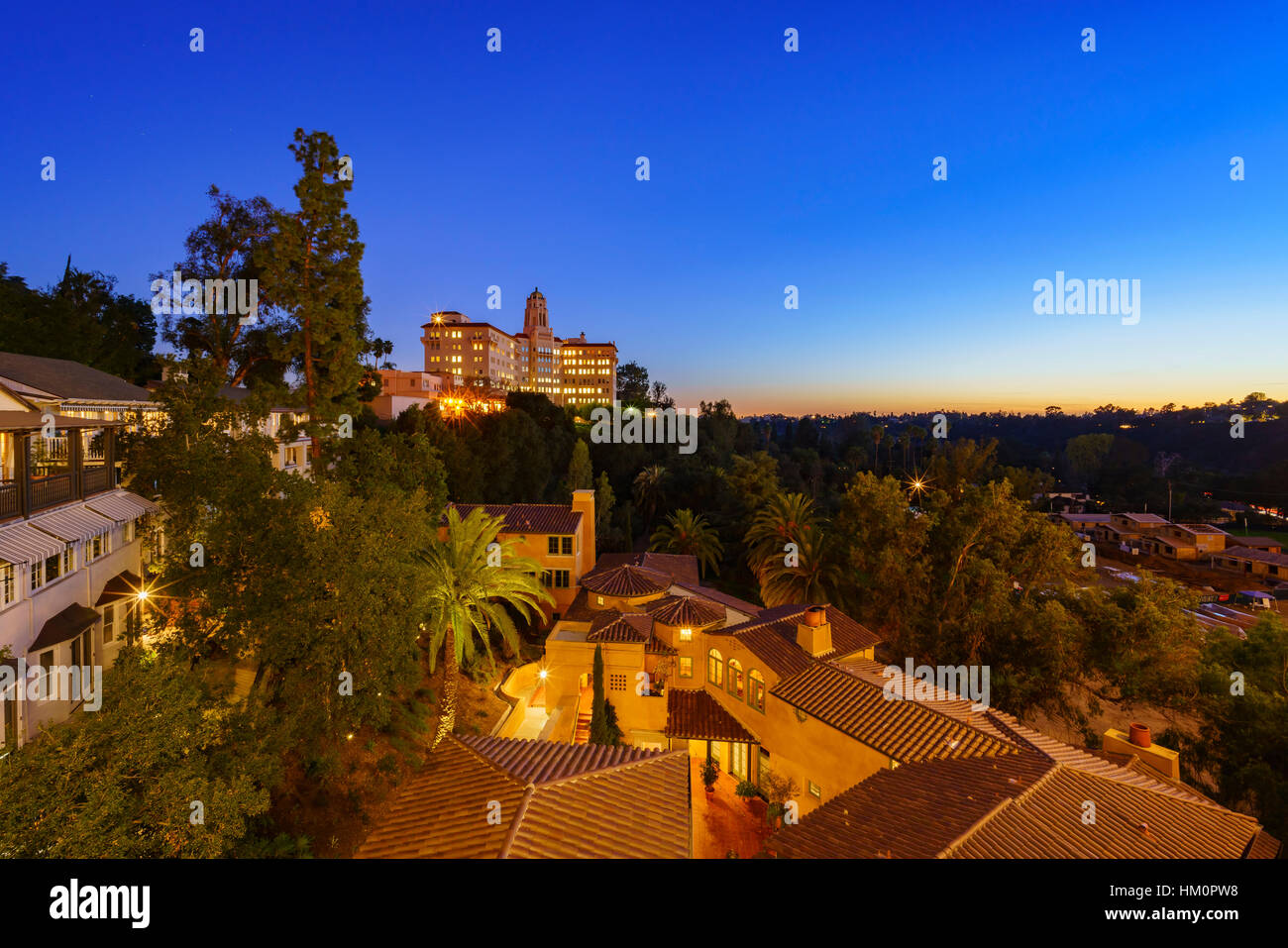 Twilight-Blick auf das Richard H. Chambers Gerichtsgebäude in Pasadena, Kalifornien, USA Stockfoto