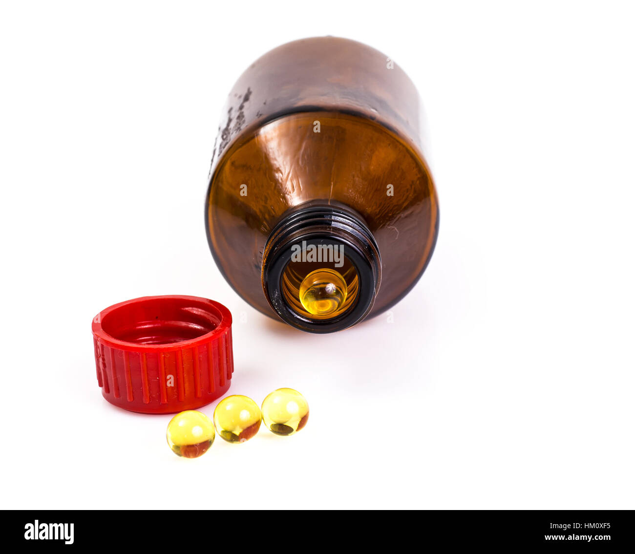 Drogerie Vitamine: Runde Gelatinekapseln in einer Flasche dunkel g Stockfoto