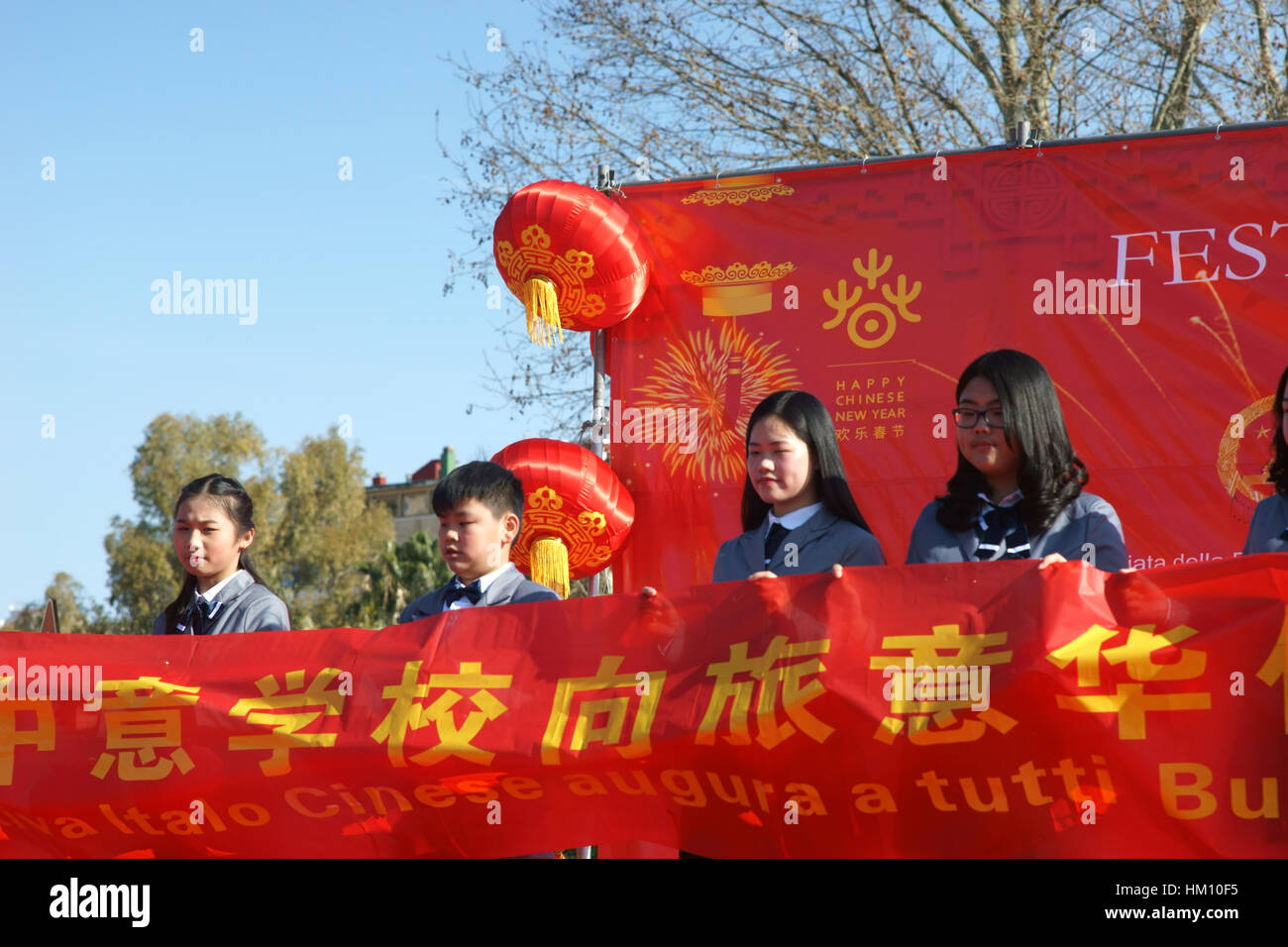 Chinesische Gemeinschaft in Neapel, Italien, feiert den Beginn des neuen Jahres 2017. Stockfoto