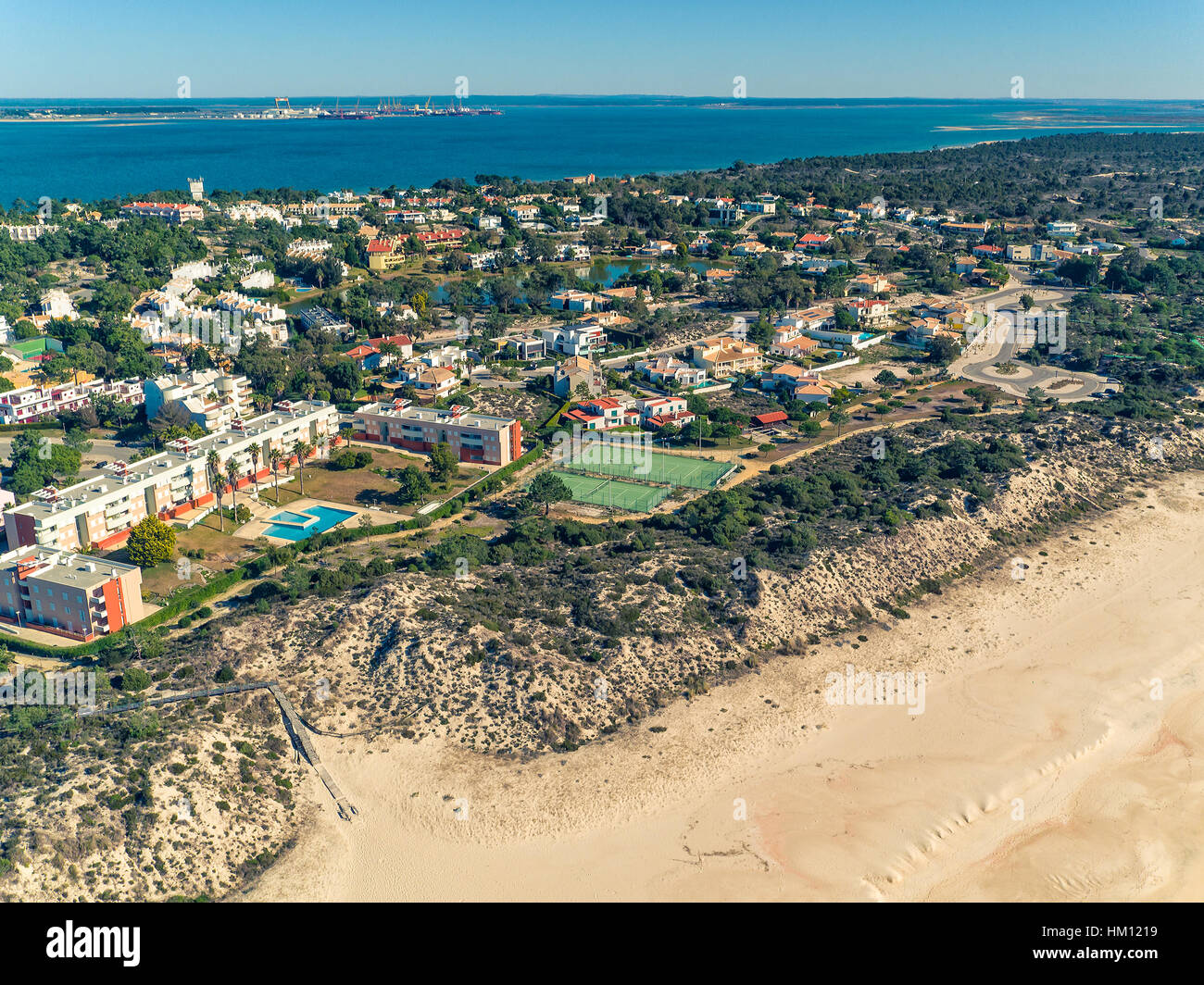 Aerial View Holiday Village in der Nähe von Sandy Beach, Portugal Stockfoto