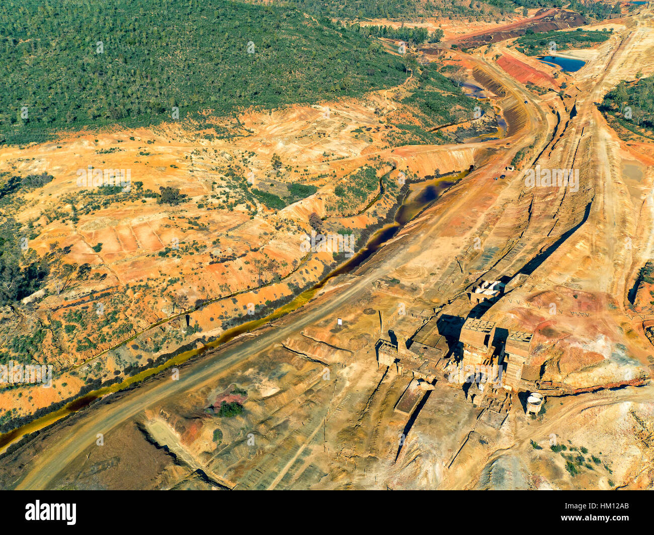 Verlassene alte Extraktion Sao Domingos Kupfermine, Portugal, Luftbild Stockfoto