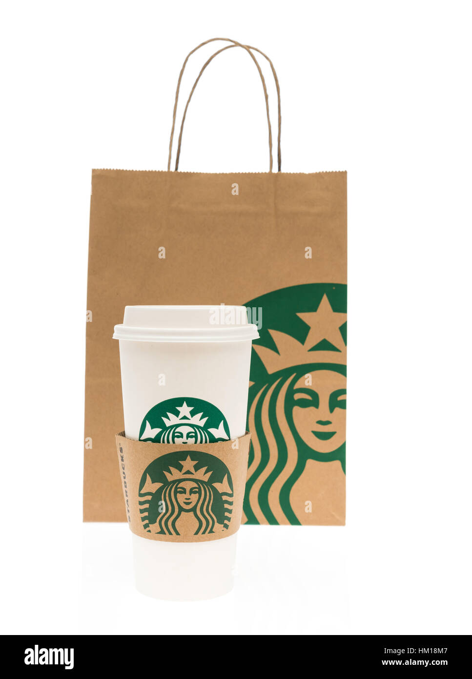 Loei, THAILAND - 23. September 2015: Papiertüte und Tasse Starbuck Kaffee gemischt Getränke bei Loei, Thailand. Stockfoto