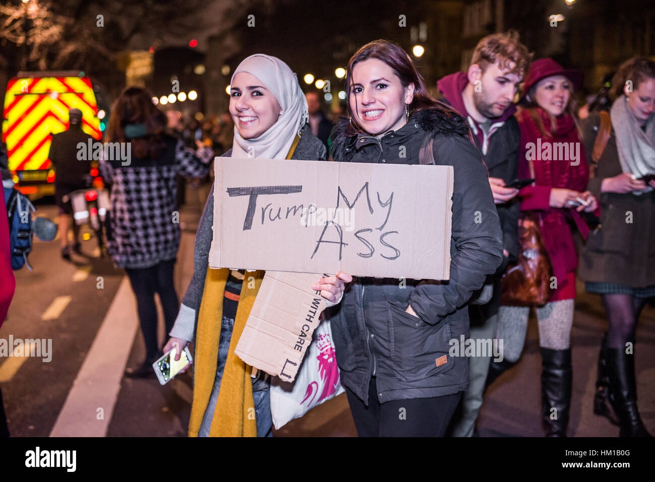 30. Januar 2017. London. Menschen besuchen eine Kundgebung gegen US-Präsident Donald Trump Verbot Reiserichtlinien für Muslime und Einwanderer. Bildnachweis: Faraz Awan/Alamy Live-Nachrichten Stockfoto