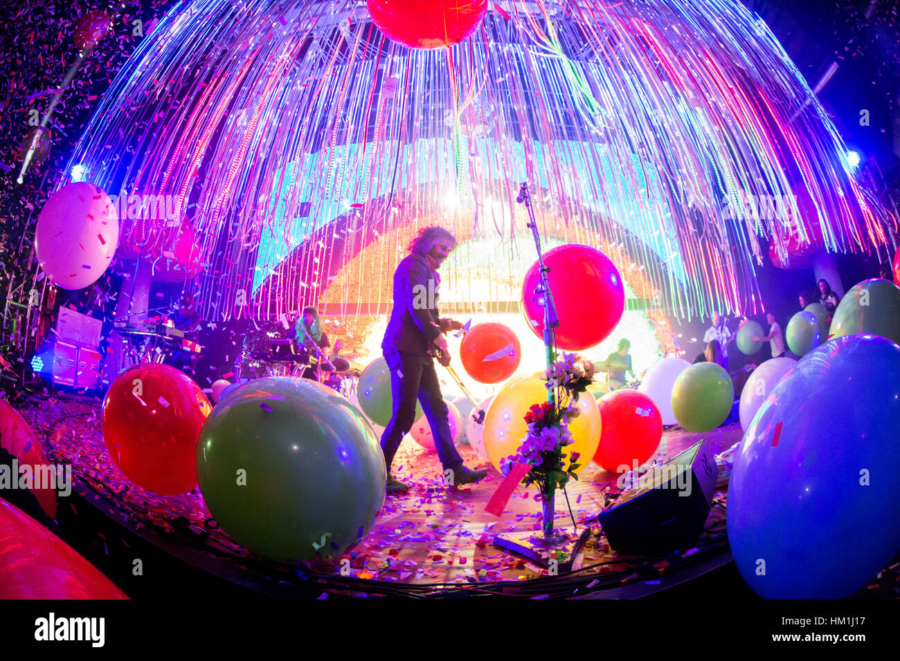 Mailand, Italien. 30. Januar 2017. Die US-amerikanische Rock Band THE FLAMING LIPS führt live auf der Bühne in Alcatraz während "Es sollte sein Einhörner Tour 2017" Credit: Rodolfo weitertransferiert/Alamy Live News Stockfoto