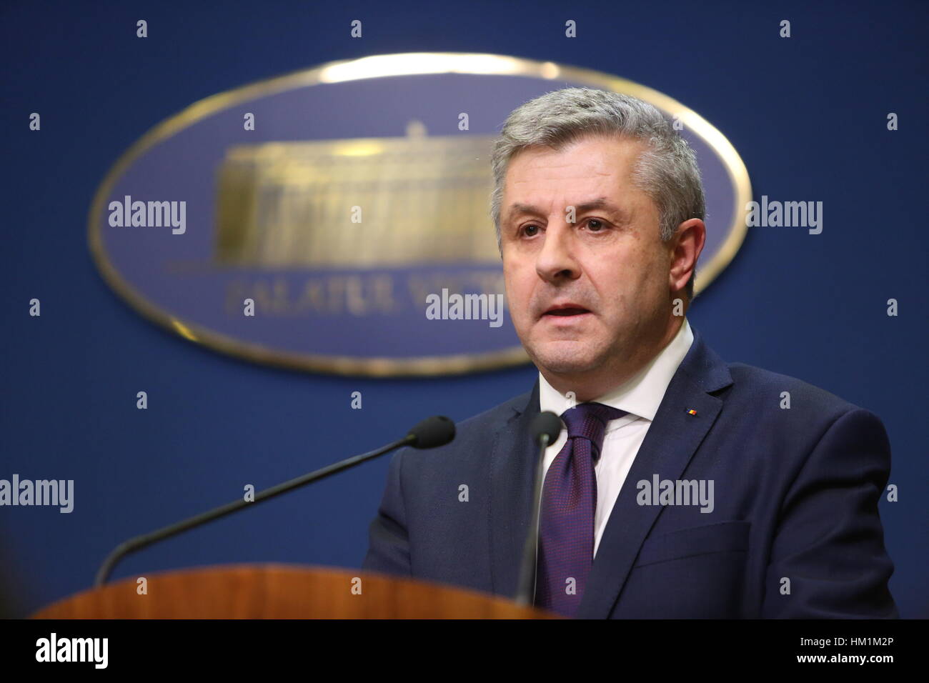 Bukarest, Rumänien. 31 Jan, 2017. rumänischen Minister für Justiz, Florin iordache, spricht bei einer Pressekonferenz. Credit: Gabriel petrescu/alamy leben Nachrichten Stockfoto