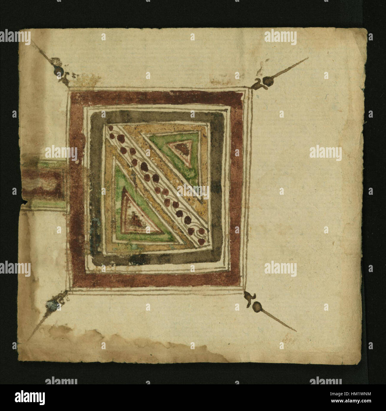 Dieses Kunstwerk ist eine detaillierte Darstellung aus dem Walters Art Museum und zeigt eine zweiseitige Vorderseite mit kompliziertem islamischen geometrischen Design. Die Seite zeigt symmetrische Muster, die typisch für islamische Kunst sind und die kulturelle Betonung der nicht-figurativen Dekoration widerspiegeln. Stockfoto