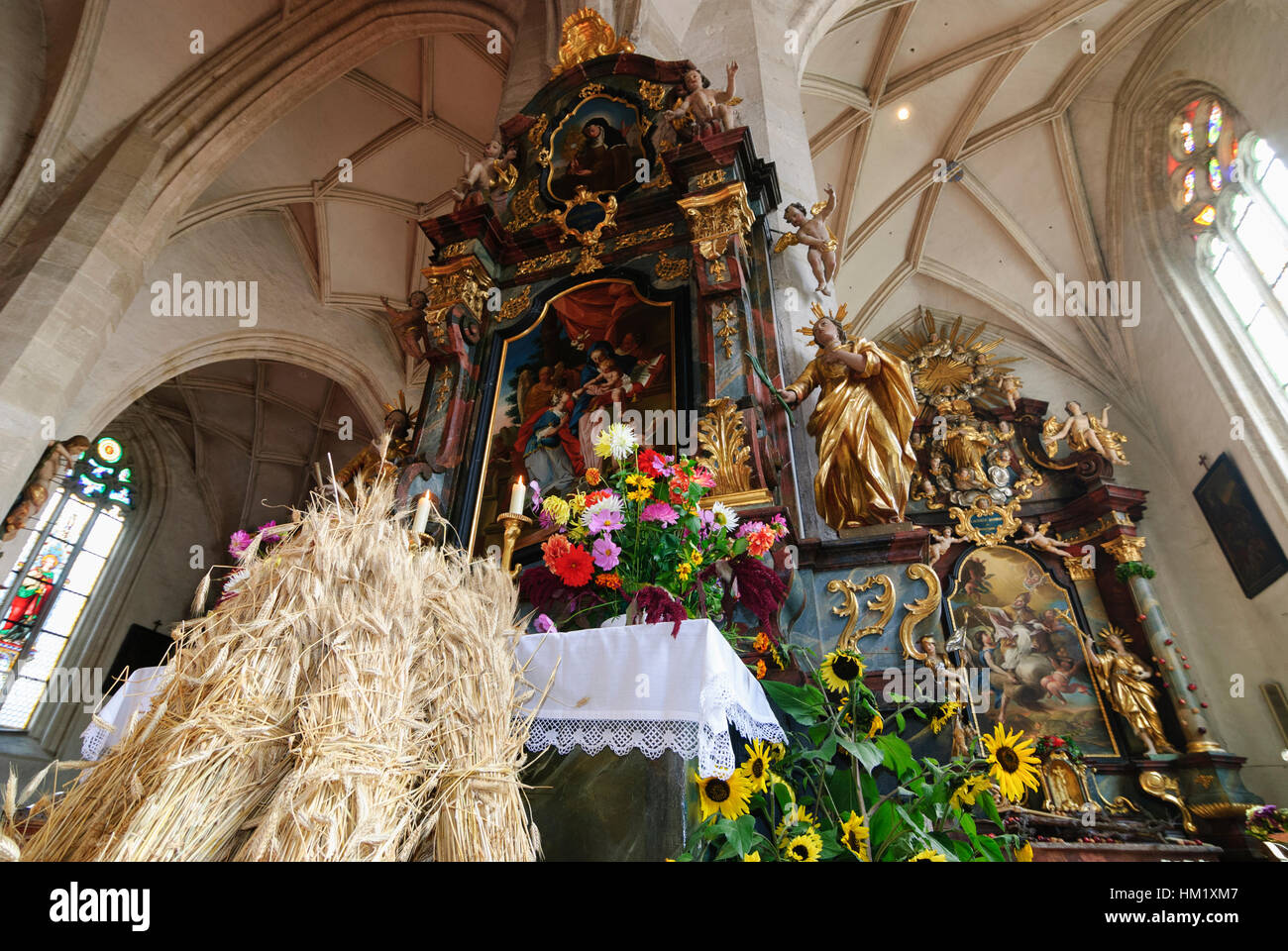 Spitz an der Donau: Kirche des Heiligen Mauritius: Dekoration, Erntedankfest, Weintraube, Wachau, Niederösterreich, Niederösterreich, Österreich Stockfoto