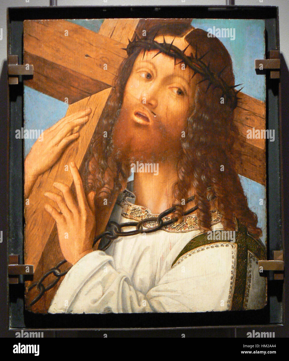 „Le Christ portant sa croix“ von Zaganelli zeigt Christus, der das Kreuz trägt und die emotionale Intensität des Augenblicks widerspiegelt. Das Gemälde fängt das Gewicht der Last Christi durch ausdrucksstarke Pinselarbeiten und eine düstere Farbpalette ein, typisch für religiöse Kunst in dieser Zeit. Stockfoto