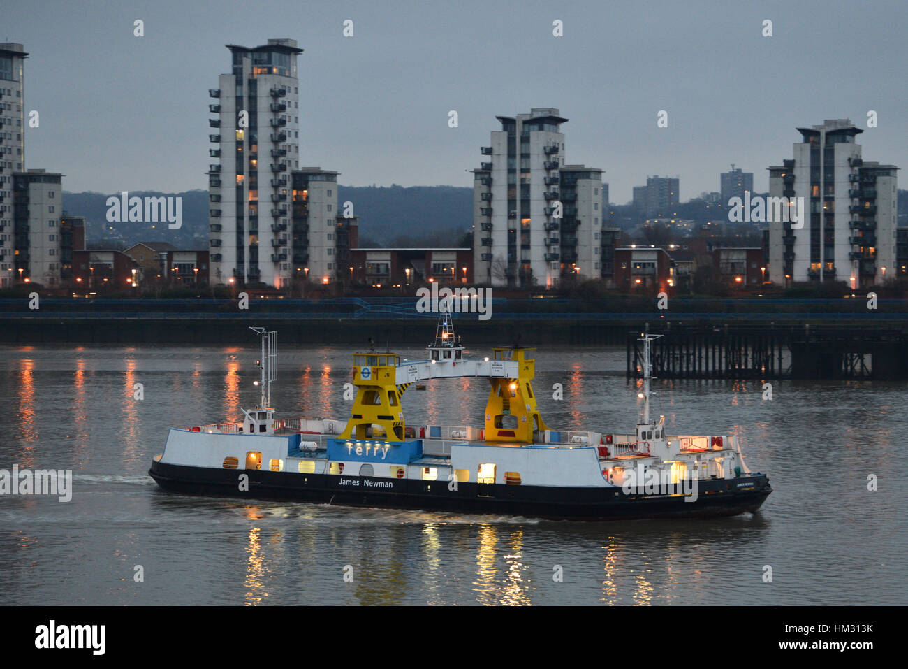 James Newman, eines der drei Woolwich Fähren, hier auf der Themse zu sehen. Stockfoto