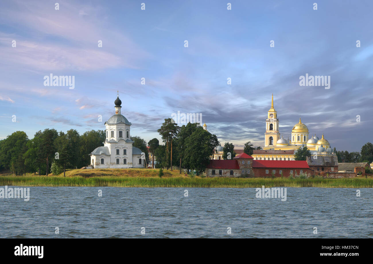 Kloster Stolobny Insel und Tempel des Heiligen Kreuzes am Seliger See. Twer. Russland Stockfoto