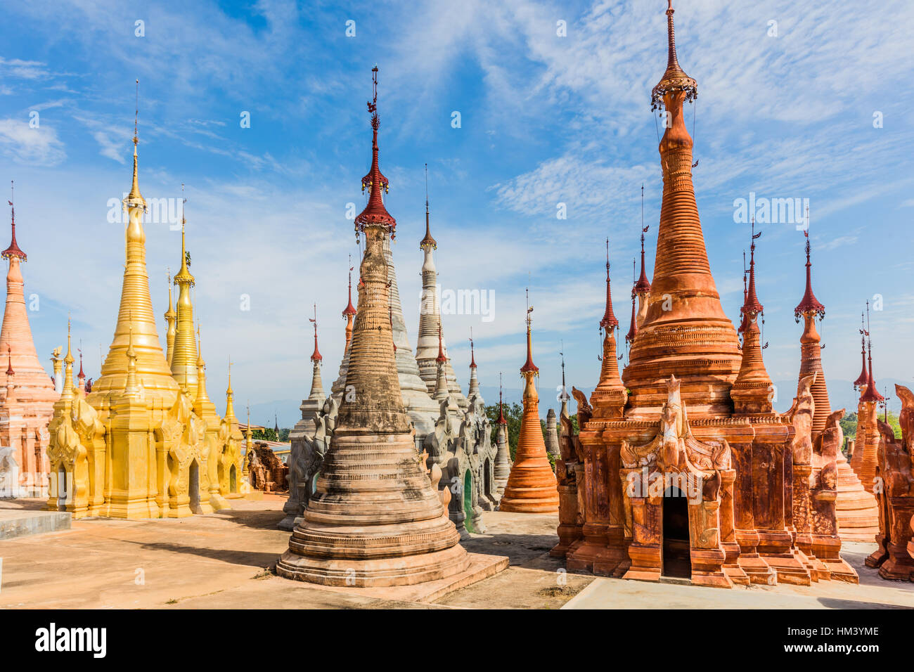 Stupas der Dein Pagode Shwe Inn am Inle See Shan-Staat in Myanmar (Burma) Stockfoto