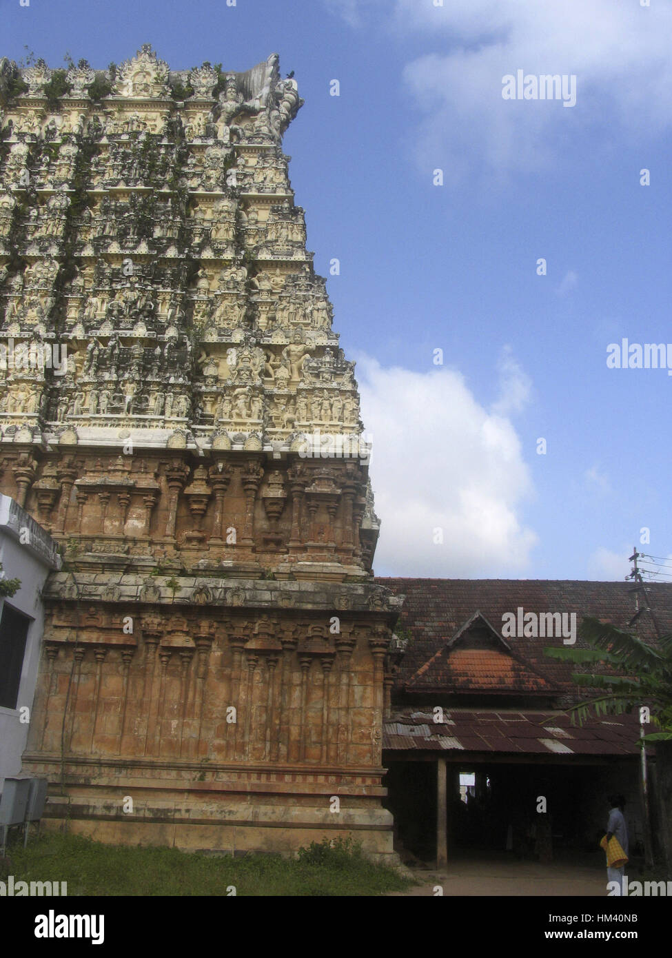 Shri Padmanabhaswamy Tempel befindet sich in Thiruvananthapuram, Kerala, Indien. Der Tempel ist in eine komplizierte Mischung aus einheimischen Kerala-Stil gebaut. Stockfoto