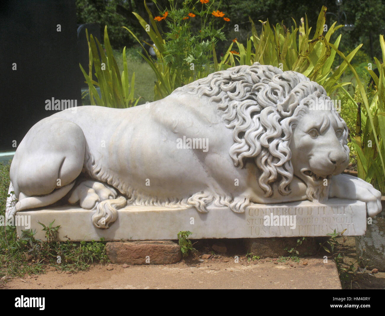 Garten am Kuthiramalika Palace Museum Löwe Skulptur. Trivandrum, Kerala, Indien Stockfoto