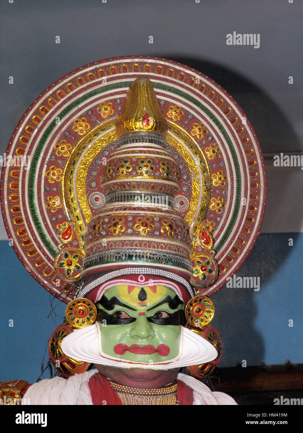 Kathakali Tänzer posieren, Kerala, Indien. Kathakali ist eines der wichtigsten Formen des klassischen indischen Tanzes. Es ist eine andere Geschichte Spiel Genre der Kunst, sondern auf Stockfoto