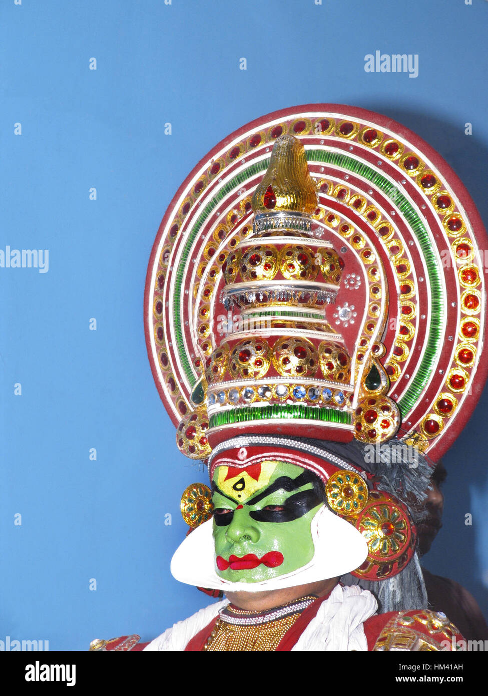 Kathakali Tänzer posieren, Kerala, Indien. Kathakali ist eines der wichtigsten Formen des klassischen indischen Tanzes. Es ist eine andere Geschichte Spiel Genre der Kunst, sondern auf Stockfoto