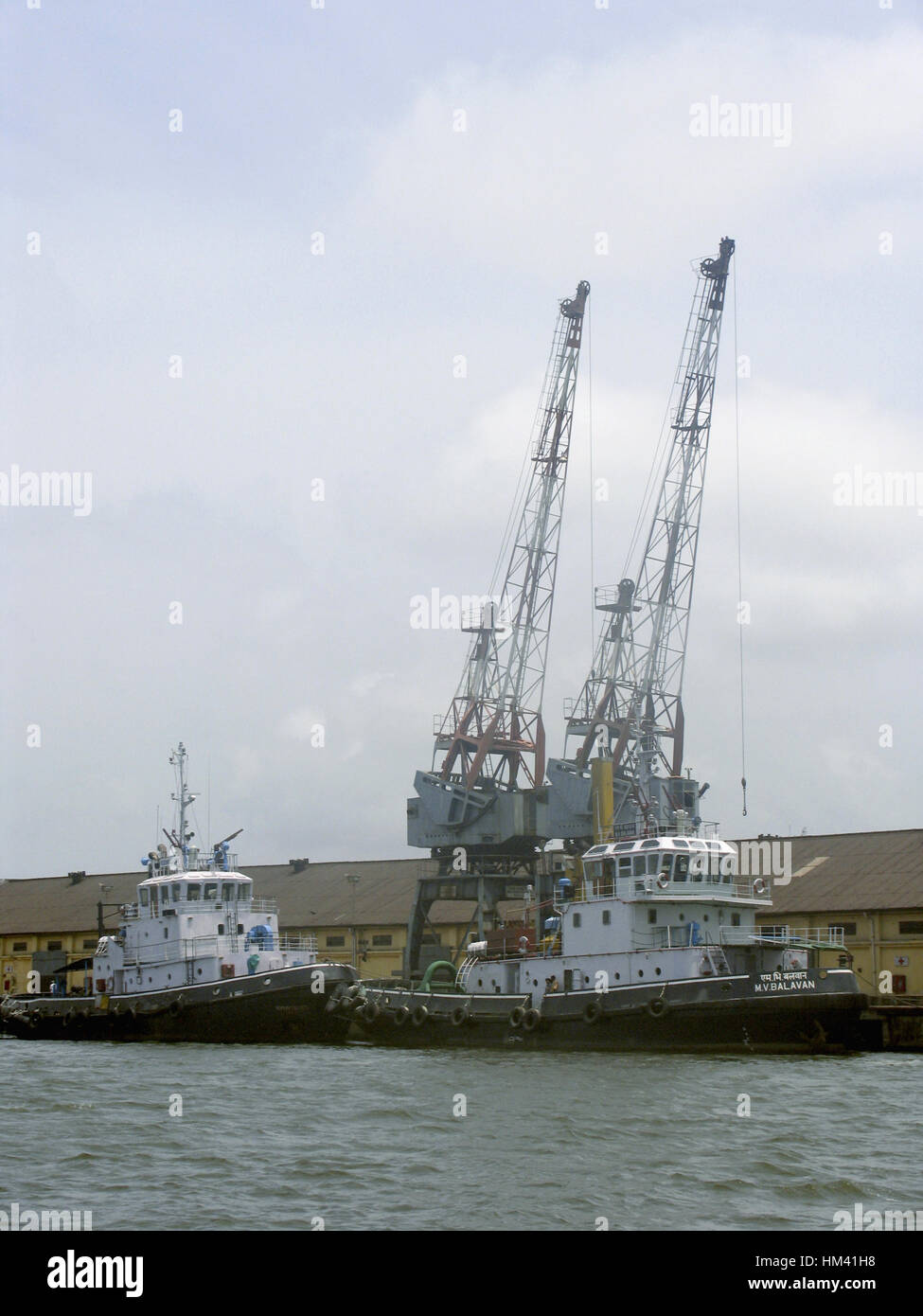 Schiff im Hafen von Cochin, Kerala, Indien Stockfoto