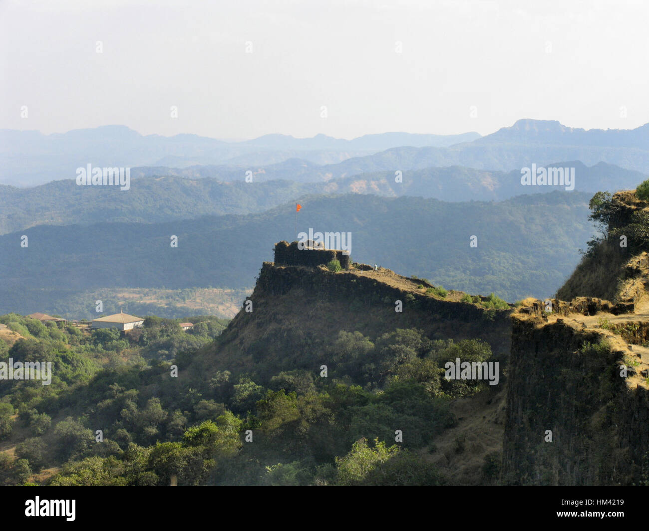 Blick vom Pratapgad, Maharasthra, Indien. Pratapgad ist buchstäblich "Valour Fort" eine große Festung befindet sich in Satara Bezirk, im westlichen indischen Bundesstaat Stockfoto