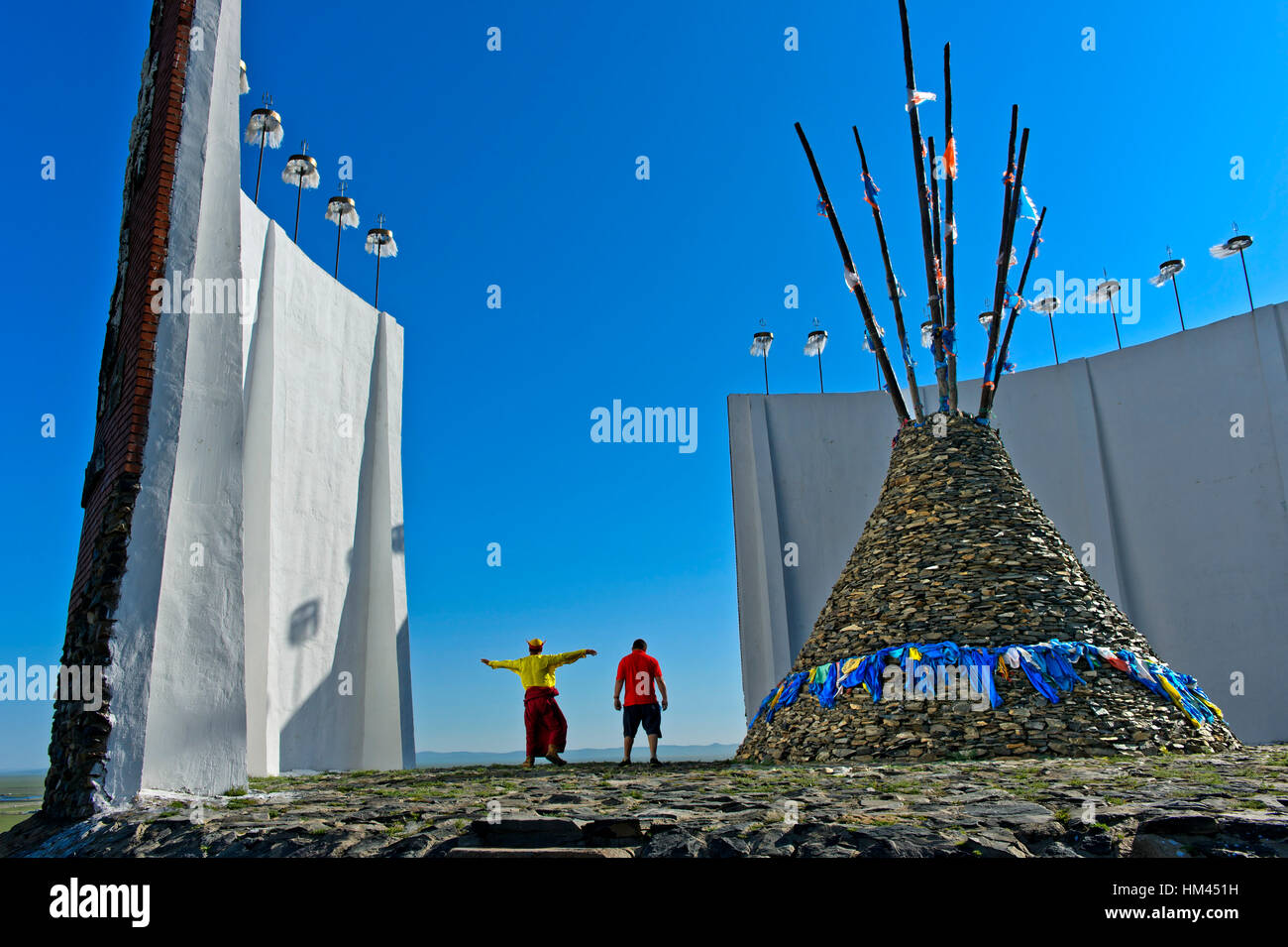 Heiligen Ovoo Stein Heap in die Great Imperial Karte Monument, Kharkhorin, Mongolei Stockfoto
