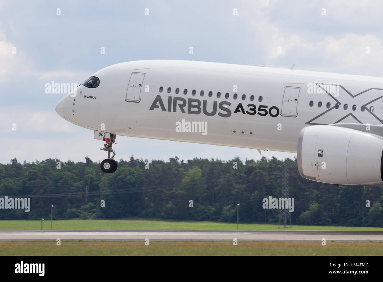 BERLIN - 2. Juni 2016: Airbus A350 XWB Landung nach es Antenne Display auf der ILA Berlin Airshow auf Berlin-Schoneveld Flughafen Stockfoto