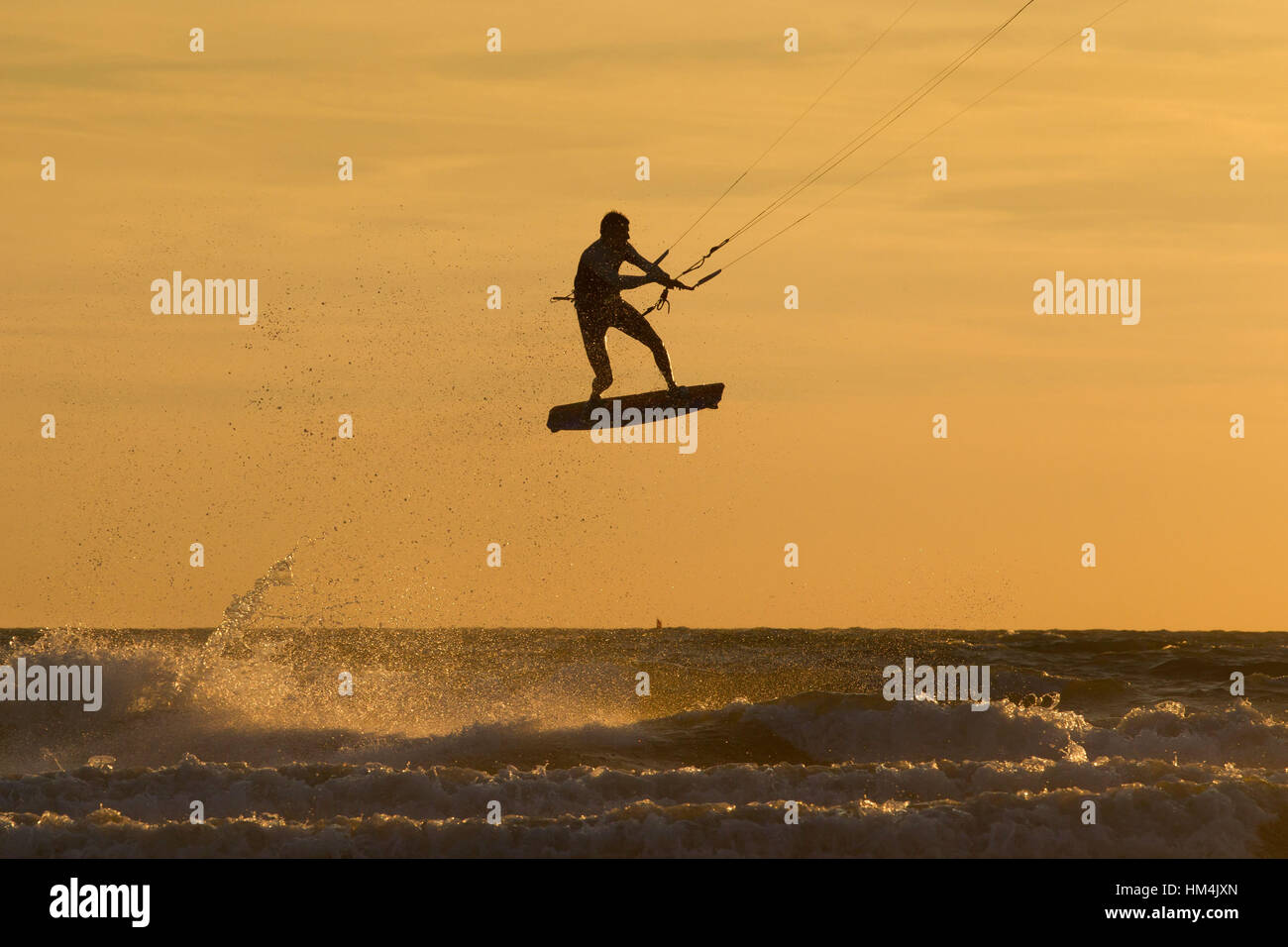 Audresselles (Nordfrankreich): Kitesurfen an der Côte d ' Opale Küste Stockfoto