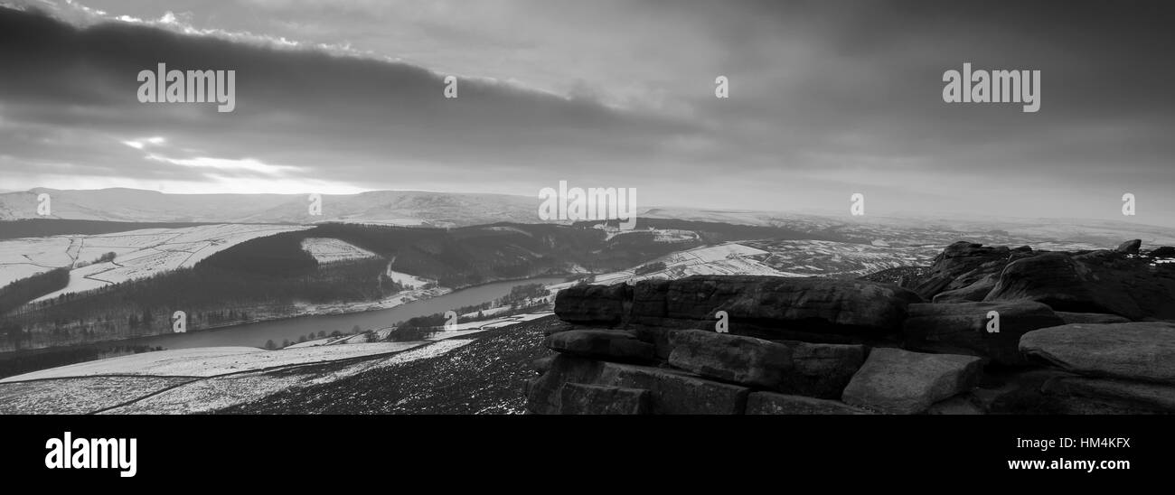 Winter über Howden Moors, obere Derwent Valley, Peak District National Park, Derbyshire, England, UK Stockfoto