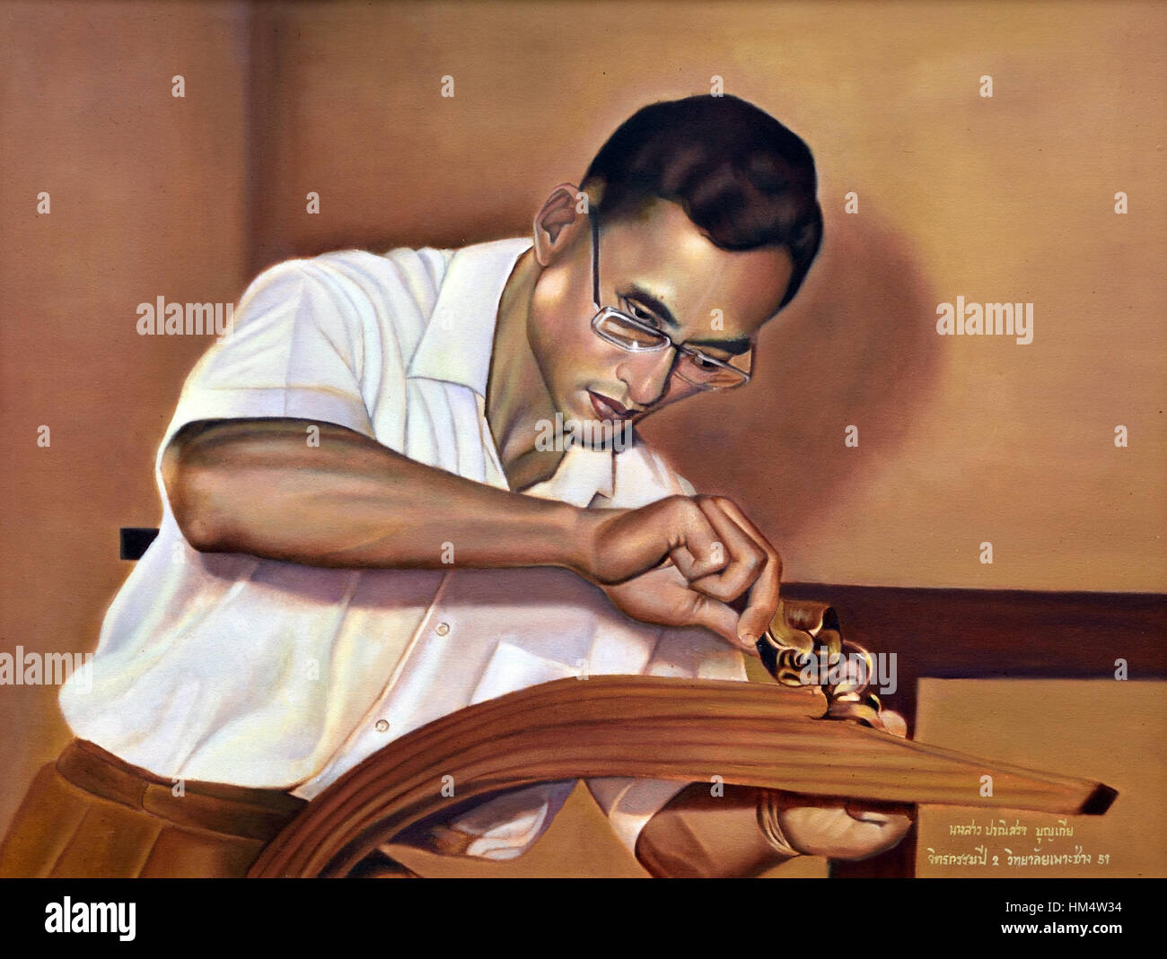 König Bhumibol Adulyadej von Thailand 1927 – 2016 (König Rama IX) Gemälde Rajamangala Universität Bangkok Stockfoto