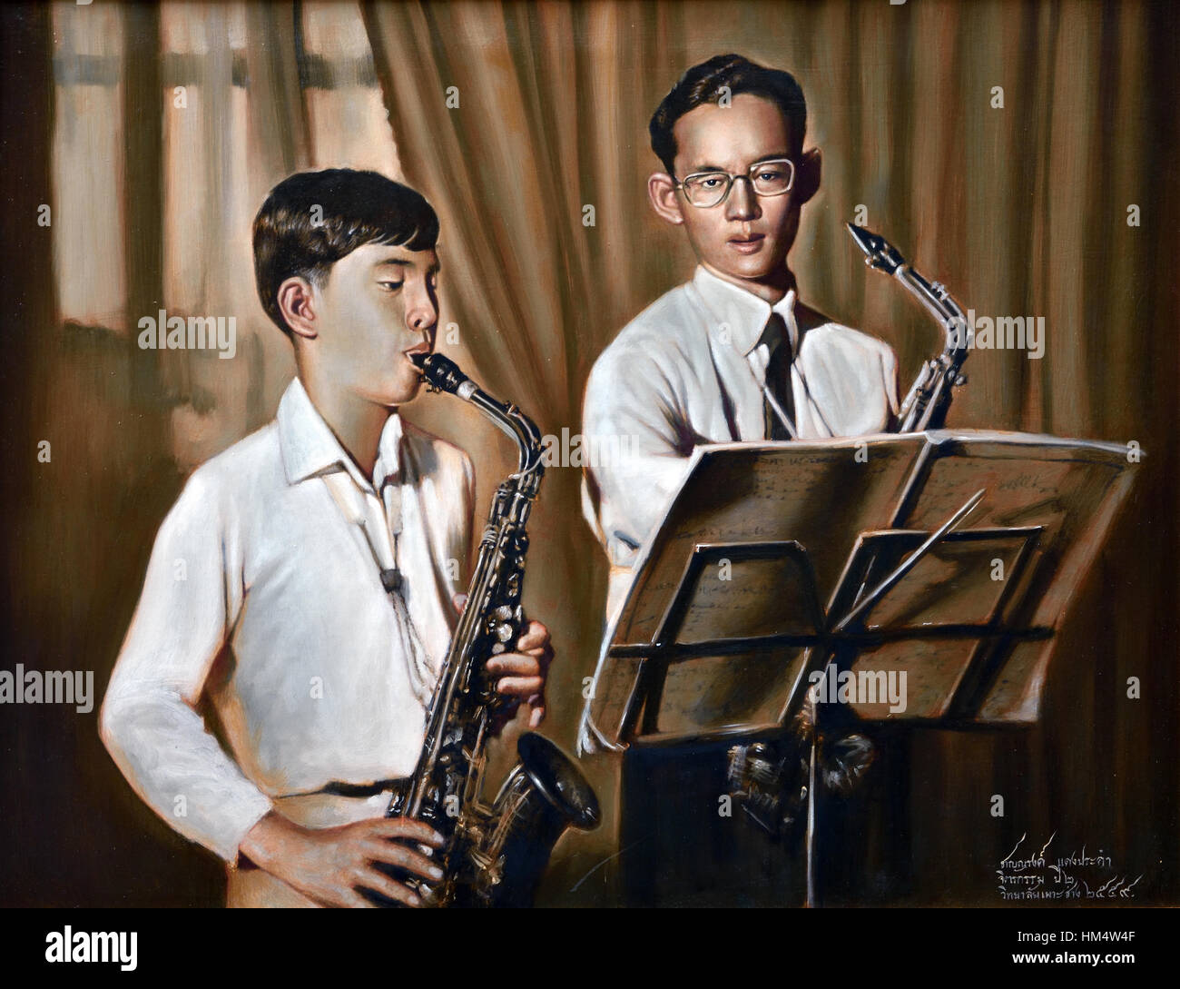 König Bhumibol Adulyadej von Thailand 1927 – 2016 (König Rama IX) Gemälde Rajamangala Universität Bangkok Stockfoto