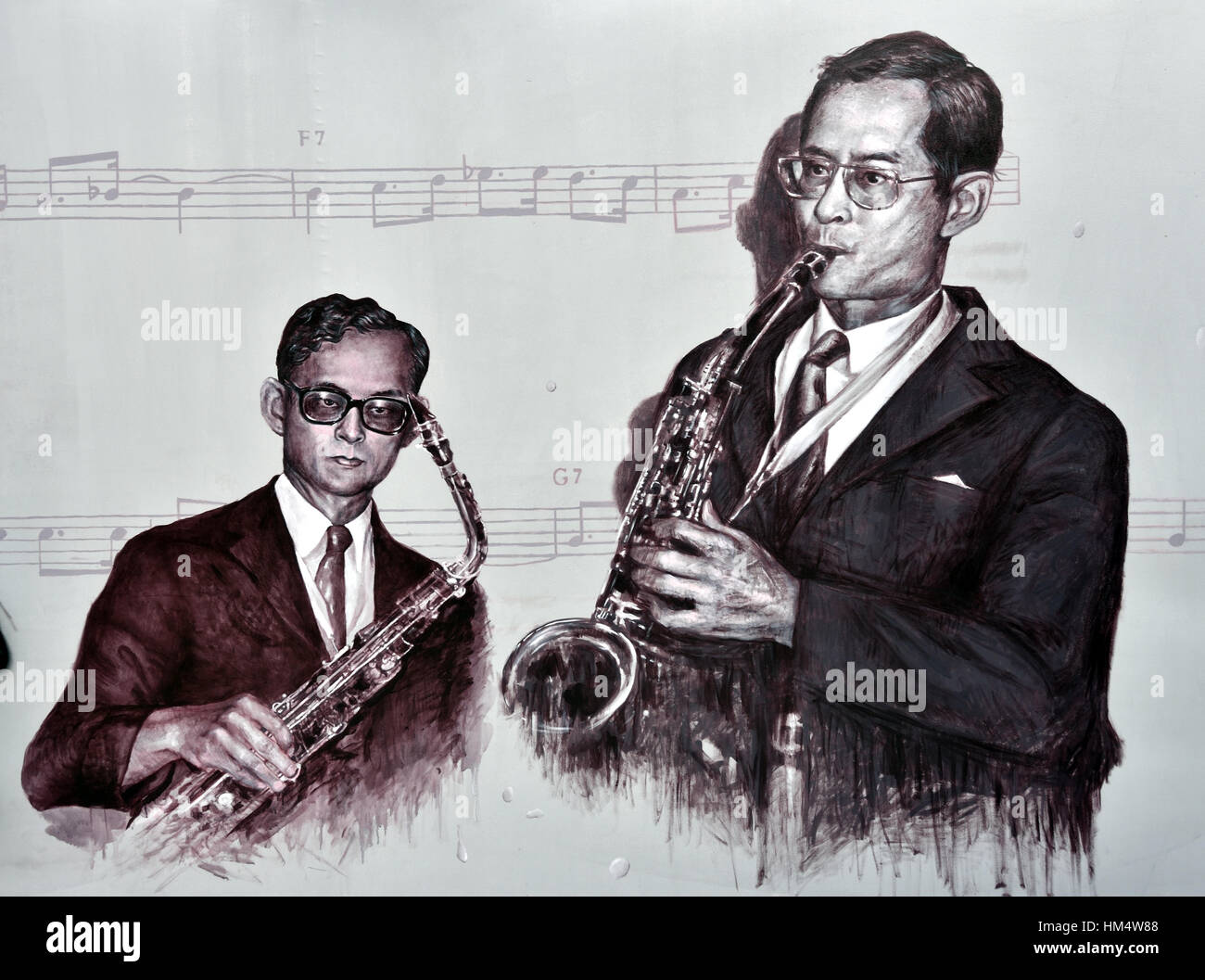 König Bhumibol Adulyadej von Thailand 1927 – 2016 (König Rama IX) Gemälde Rajamangala Universität Bangkok Stockfoto