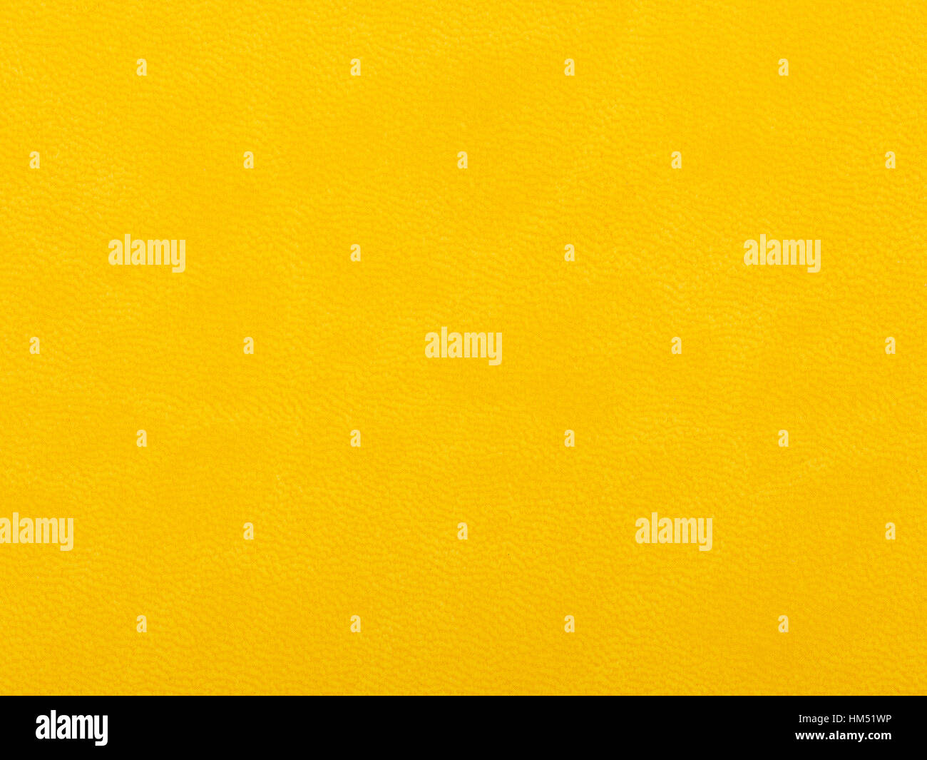 Abstrakte Textur Kunstleder, gelb hinterlegt. Stockfoto