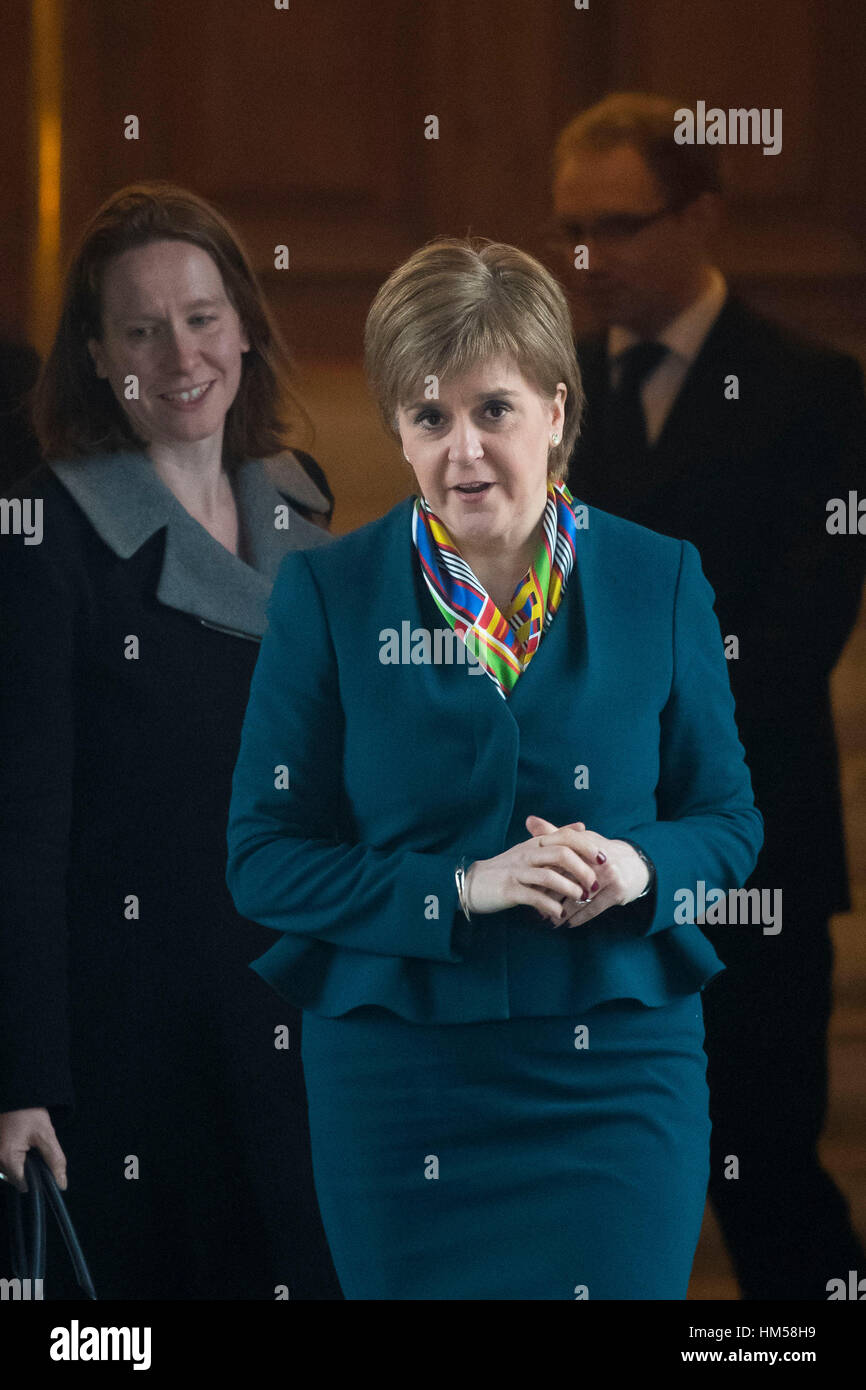 Erster Minister von Schottland Nicola Sturgeon kommt bei einem gemeinsamen ministeriellen Komitee (JMC) treffen in Cardiff City Hall in Cardiff, Südwales, UK. Stockfoto