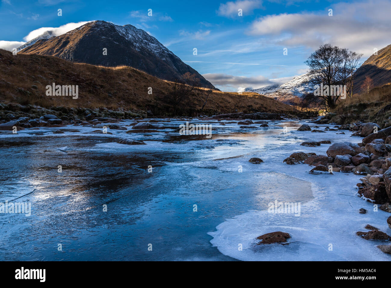 Einen gefrorenen Fluss Etive, Schottisches Hochland Stockfoto