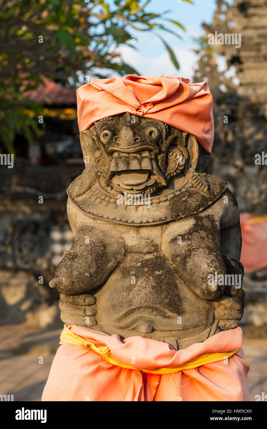 Tempelwächter, erschreckend Statue vor einem Hindu-Tempel, Bali, Indonesien Stockfoto
