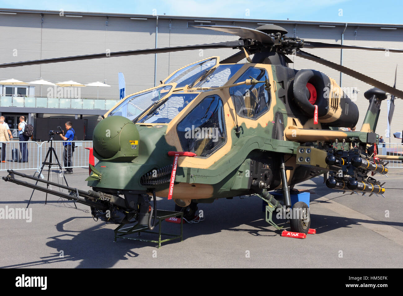 BERLIN, Deutschland - Mai 21: Turkish Aerospace Industries T129 Kampfhubschrauber auf der internationalen Luft-und Raumfahrt Ausstellung ILA am 21. Mai 2014 in Berli Stockfoto