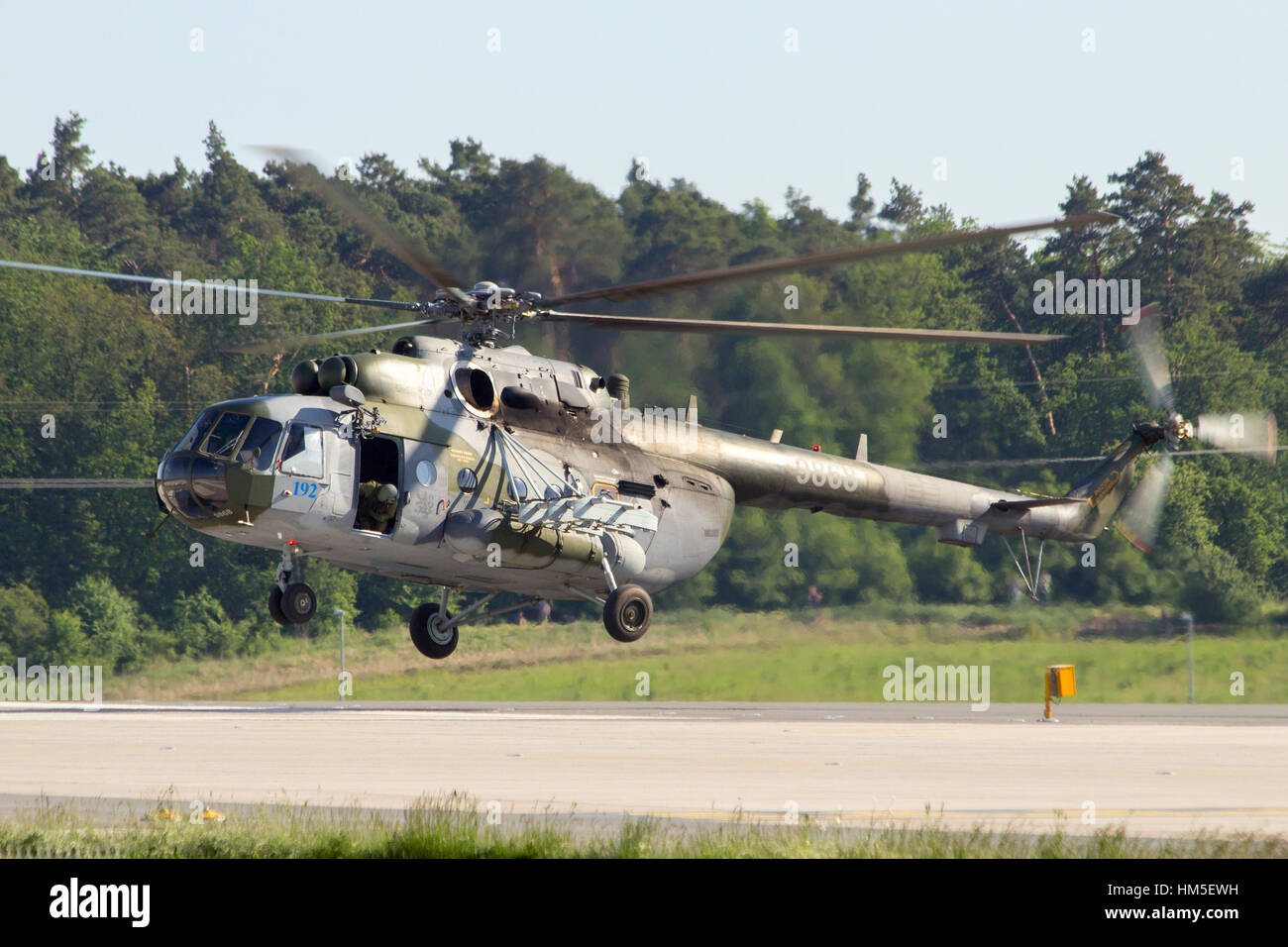 BERLIN, Deutschland - Mai 22: Tschechische Luftwaffe Mi-171 Hubschrauberlandeplätze nach einer Demonstration auf der internationalen Luft-und Raumfahrt Ausstellung ILA. Stockfoto