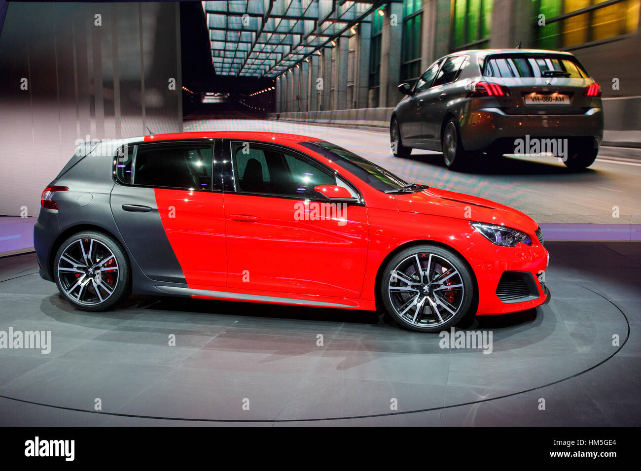 FRANKFURT, GERMANY - SEP 13: Peugeot 308 R Concept Car auf der IAA motor Show am Sep 13, 2013 in Frankfurt am Main. Mehr als 1,000 Aussteller aus 35 Entwicklungsdienst Stockfoto