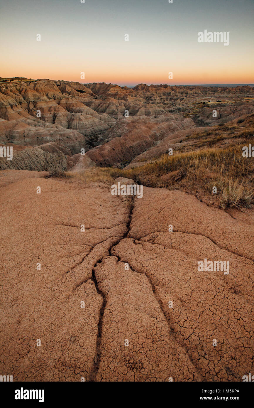 Malerische Aussicht auf die dramatische Landschaft gegen klaren Himmel bei Sonnenuntergang Stockfoto