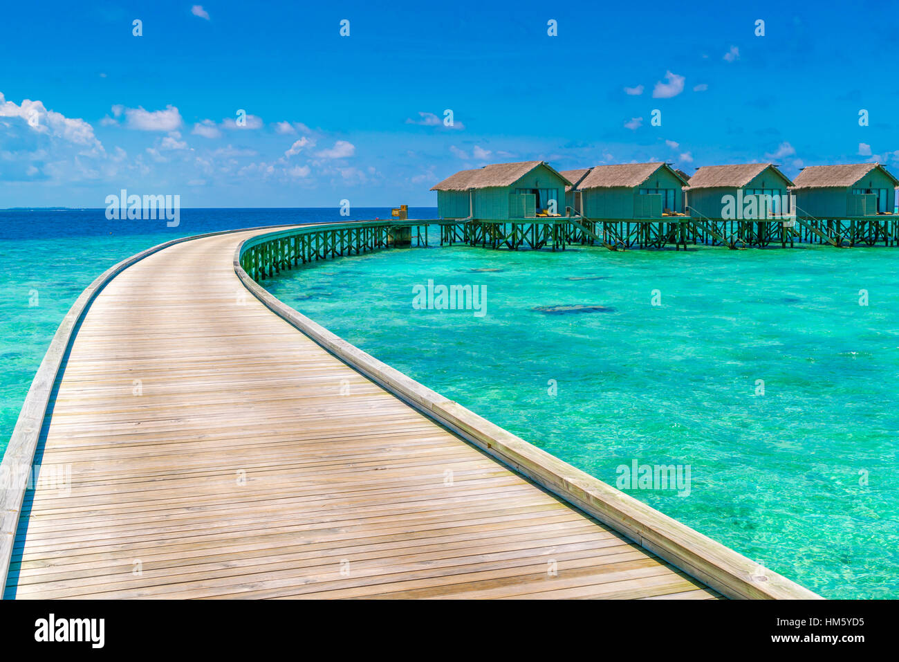 Schone Wasser Villen Im Tropischen Malediven Insel Stockfotografie Alamy